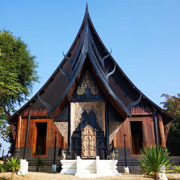 chiang-mai-day-trip-white-temple-chiang-rai-black-house-blue-temple-4