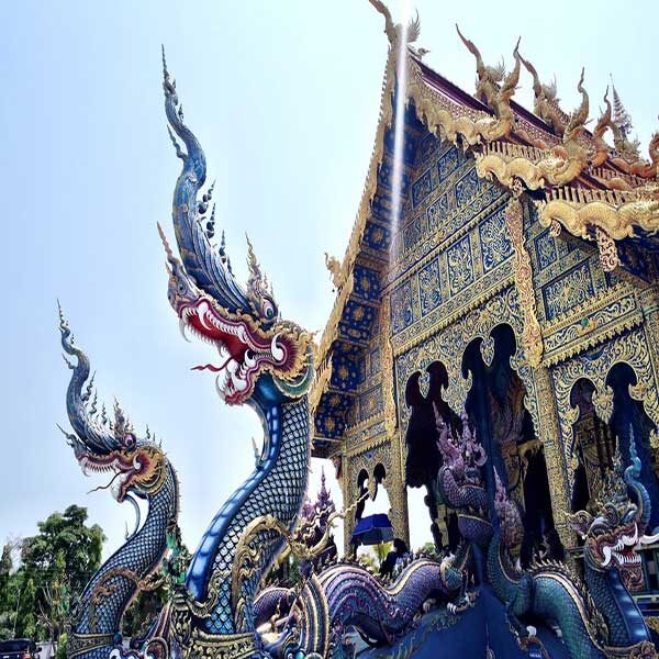 chiang-mai-day-trip-white-temple-chiang-rai-black-house-blue-temple