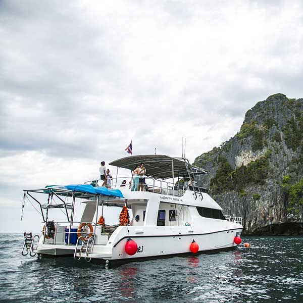 one-day-trip-phiphi-maya-maiton-island-sunset-cruise-power-catamaran-phuket-6