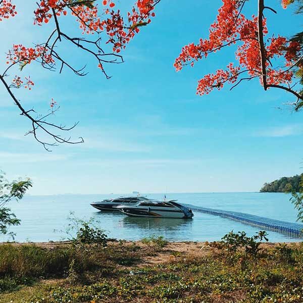 Full-day-trip-Phi-Phi-Island-Deluxe-Plus-4-Islands-by-speedboat3