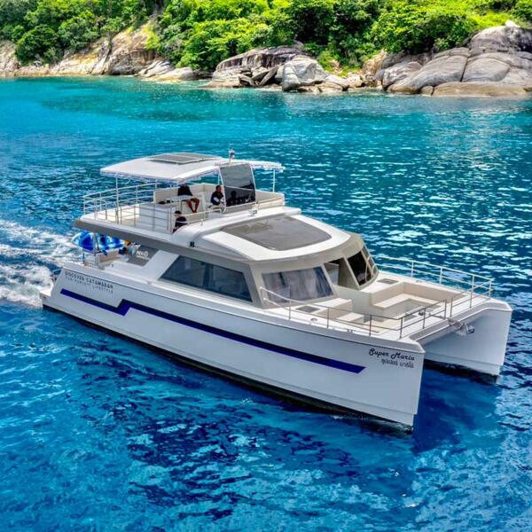 new-luxury-yacht-catamaran-tour-phi-phi-island-maiton-island