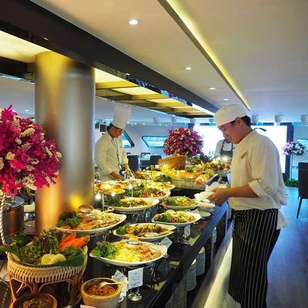 Dinner-Buffet-Luxury-The-Bangkok-River-Cruise