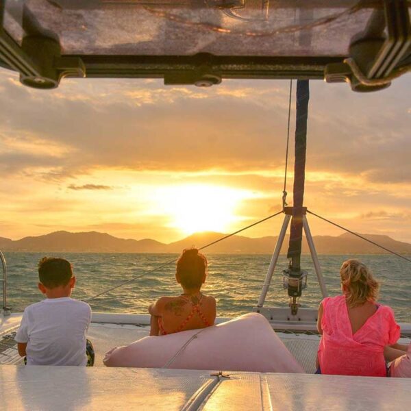 yacht-sailing-catamaran-tour-coral-island-sunset