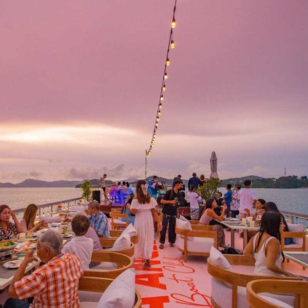 roof-top-luxury-pink-boat-sunset-dinner-cruise
