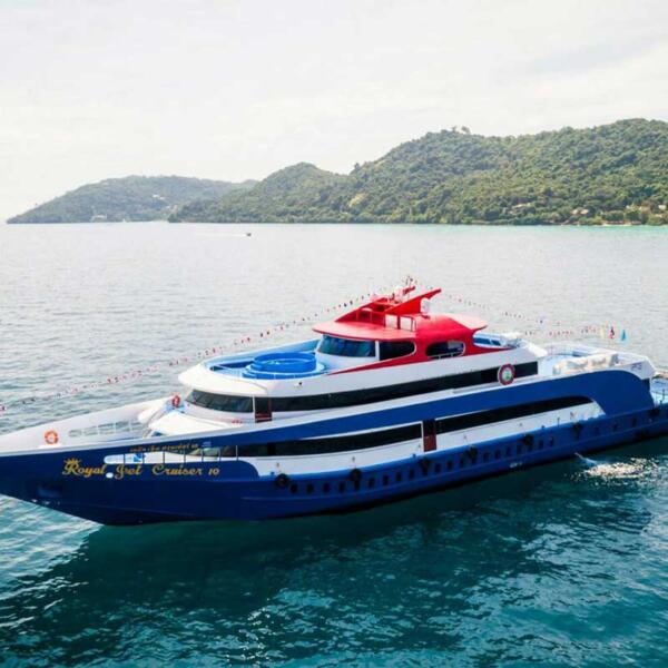 luxury-premium-boat-ferry-Phuket-to-Phi-Phi-island