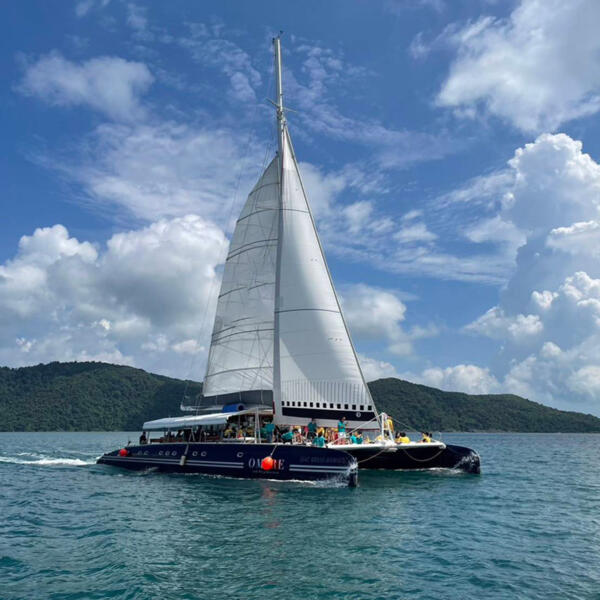 Luxury-Yacht-Catamaran-Tours-James-Bond-Phuket