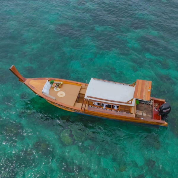 Hua-Thong-Luxury-Longtail-Boat-Charter-Phuket